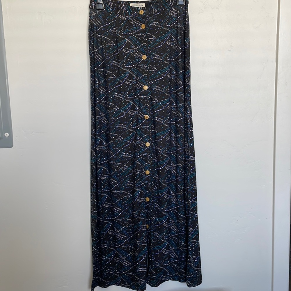 High waisted maxi skirt with brown buttons